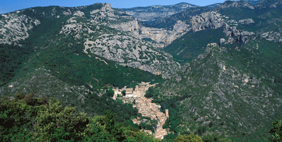 Saint-Guilhem le Désert - Hérault le Languedoc © Henri Comte
