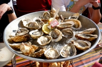  Dégustation d'un plateau d'Huîtres - Hérault, le Languedoc© Photothèque Hérault Tourisme - Julie Noclercq